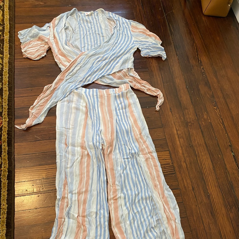 Linen beach outfit
